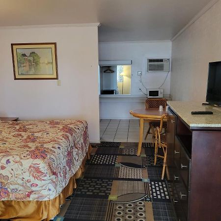 Emerald Inn & Lounge Блайт Екстериор снимка