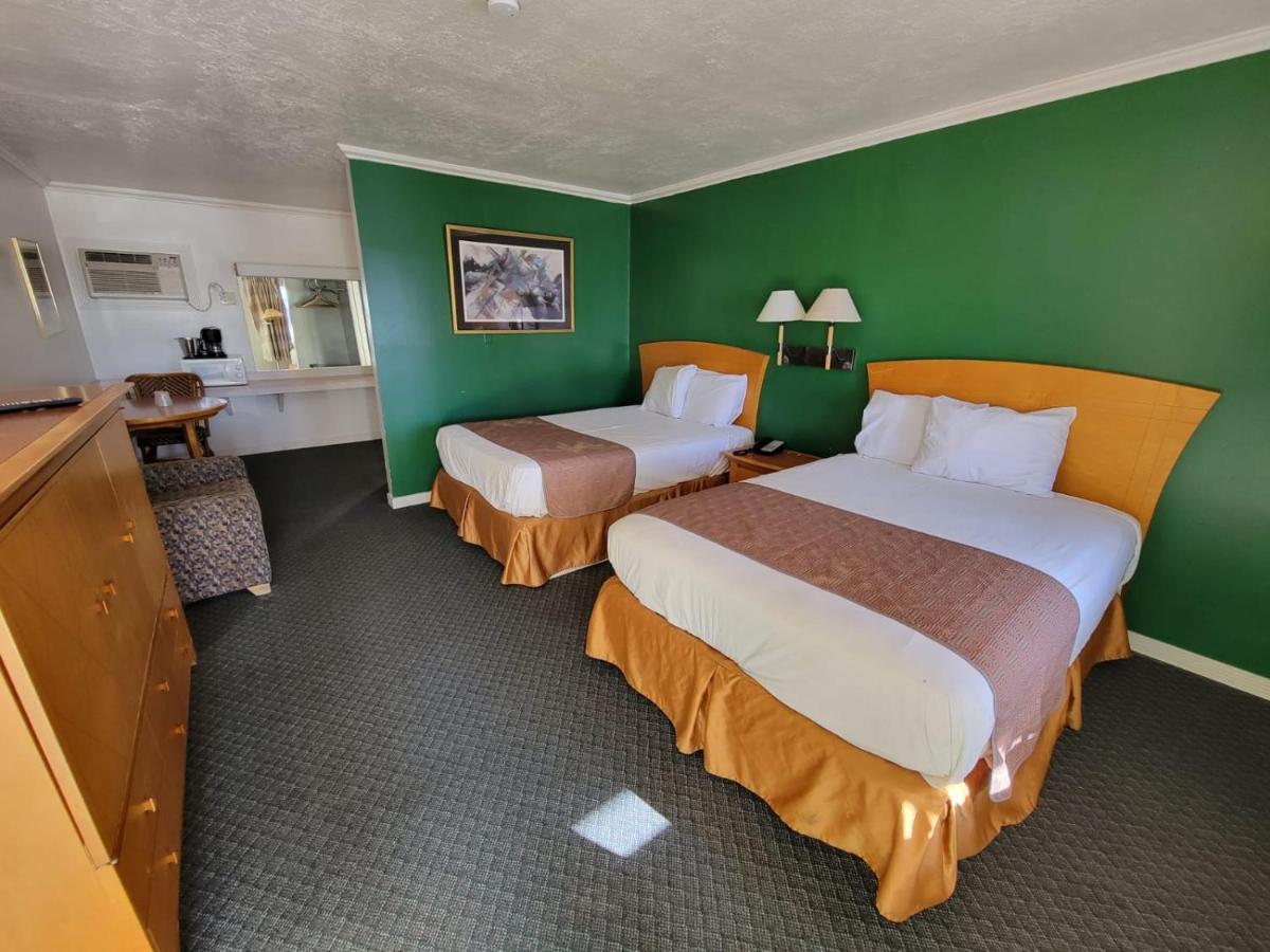 Emerald Inn & Lounge Блайт Екстериор снимка