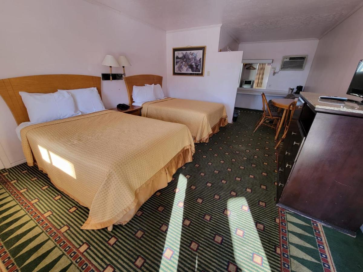 Emerald Inn & Lounge Блайт Екстериор снимка