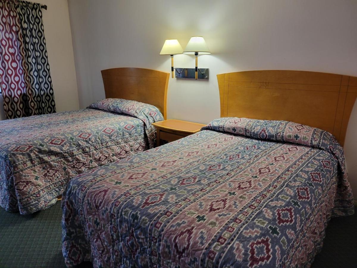 Emerald Inn & Lounge Блайт Екстериор снимка