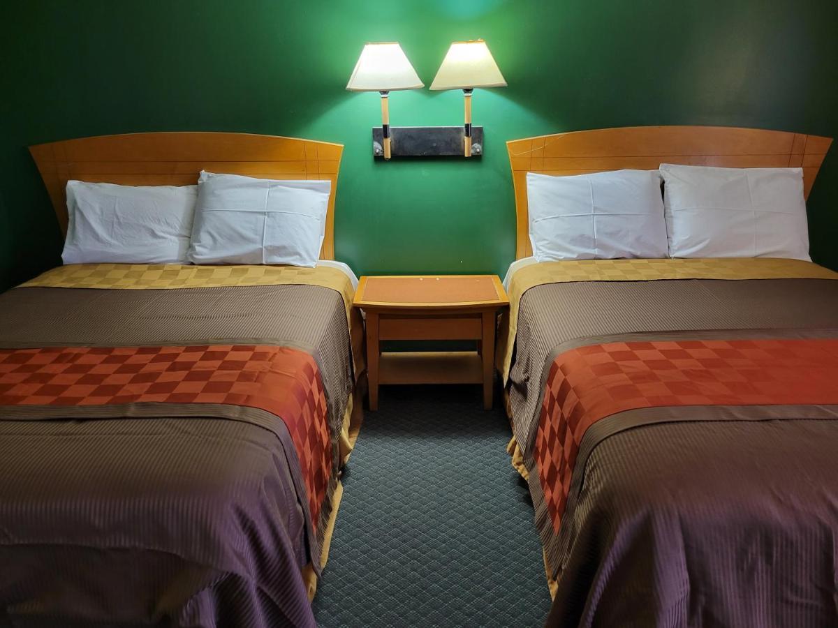 Emerald Inn & Lounge Блайт Екстериор снимка