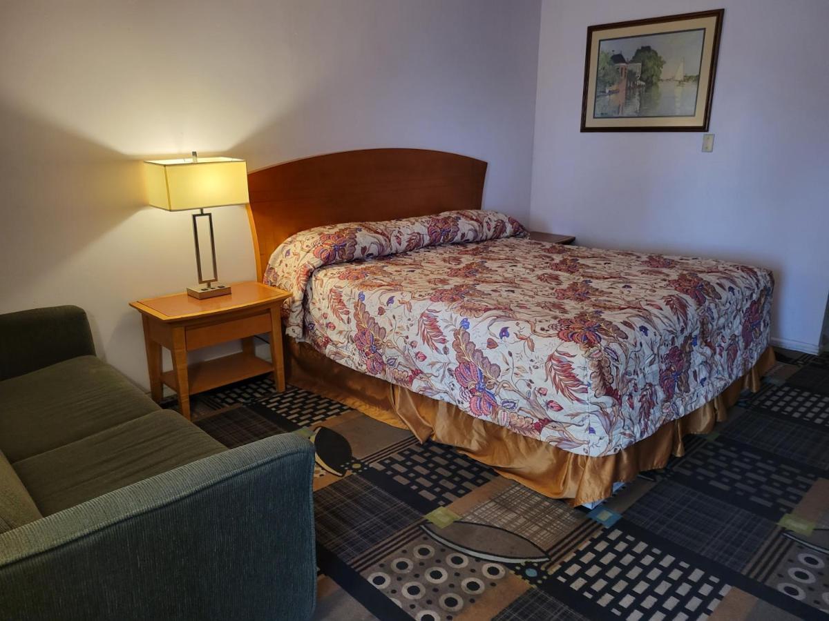 Emerald Inn & Lounge Блайт Екстериор снимка