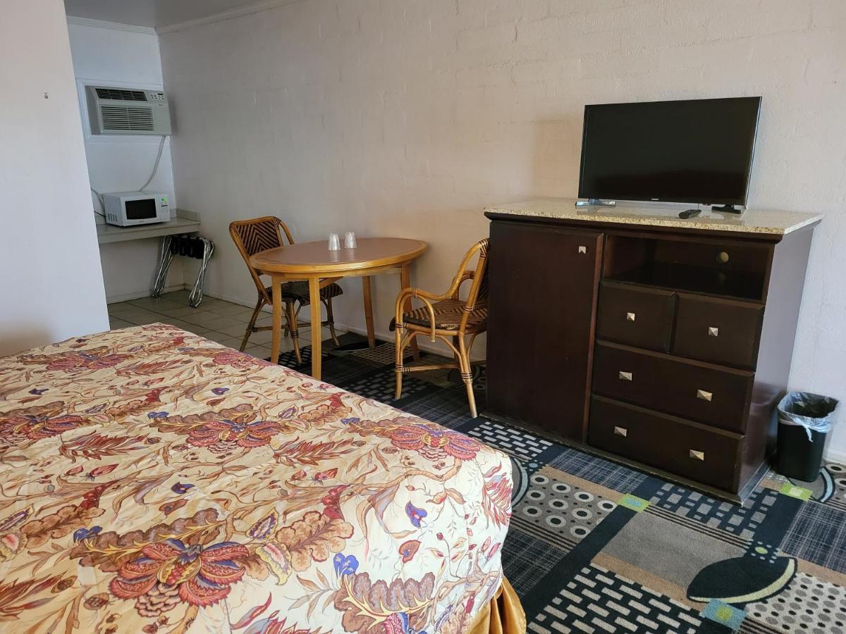 Emerald Inn & Lounge Блайт Екстериор снимка