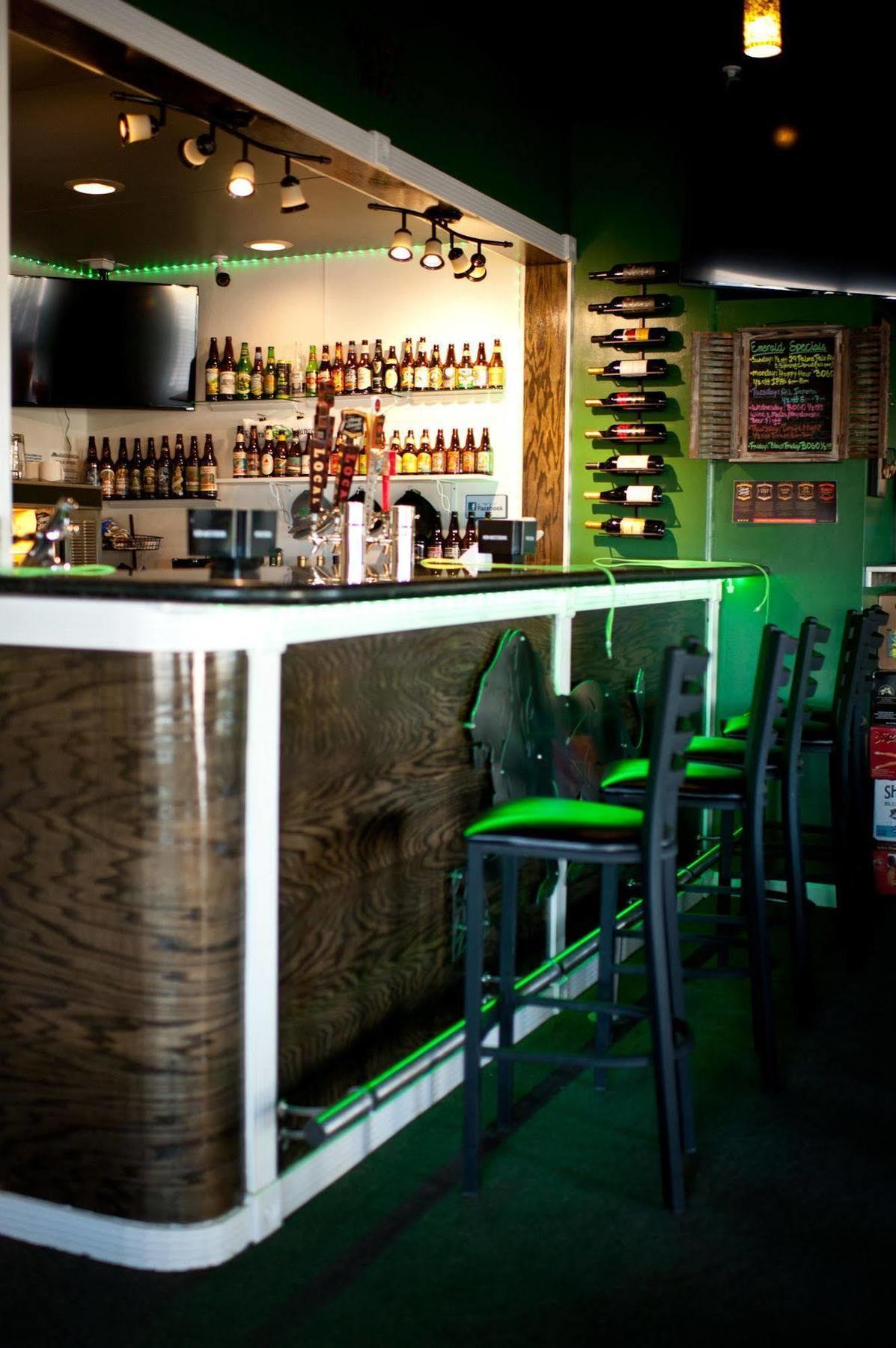 Emerald Inn & Lounge Блайт Екстериор снимка